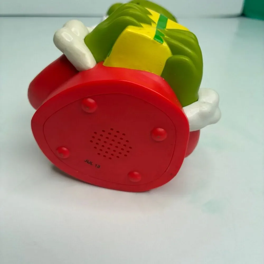Hallmark Grinch in the Fridge Motion Activated Figure 8in 2013 Working